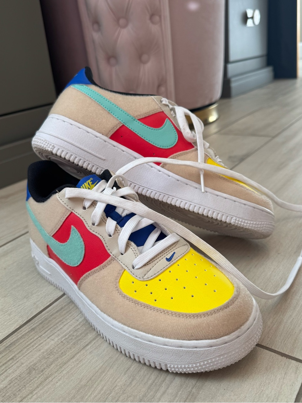 Like New! Nike Air Force 1 Low Multi Color Grade School Sneaker 7Y/ W9